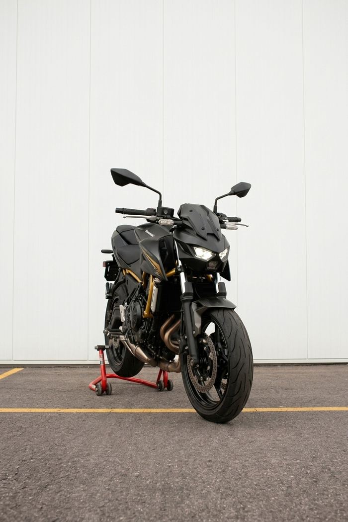 Kawasaki Z650 — Frontansicht