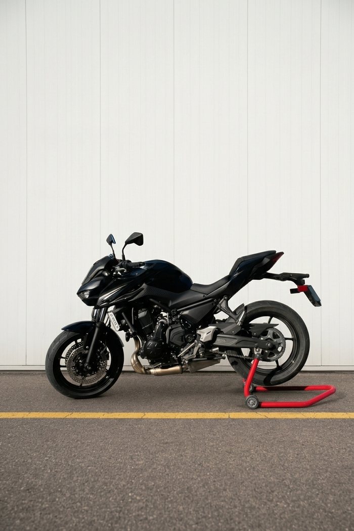 Kawasaki Z650 offen — Seitenansicht